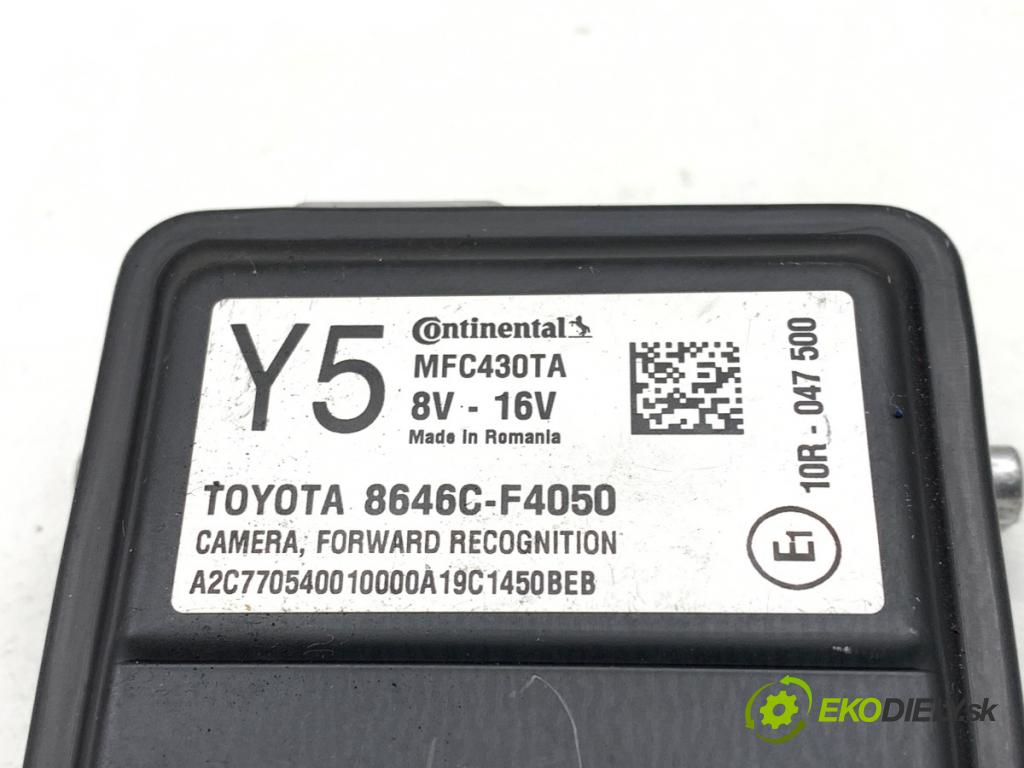 TOYOTA C-HR SUV 2020 85 kW 1.2 (NGX10_) 1197 KAMERA okna prednej 8646C-F4050