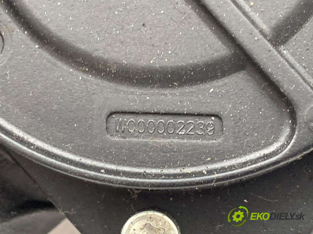 OPEL INSIGNIA A liftback 2010 96 kW 2.0 CDTI (68) 1956 Motor stieračov zad