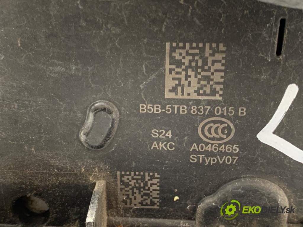 VW GOLF VII Kombi 2020 85 kW 1.6 TDI 1598 zámok Dvere ľavy predný 5TB837015B