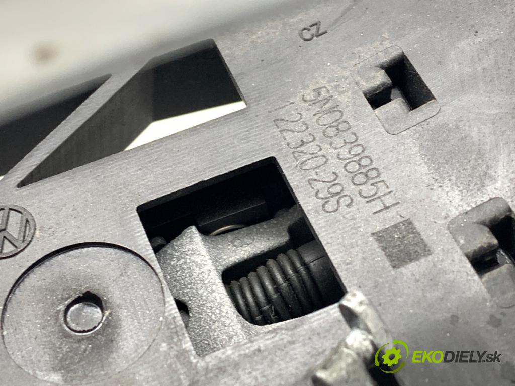 VW GOLF VII Kombi 2020 85 kW 1.6 TDI 1598 Kľučka vonkajšia ľavy zad 5N0839885H