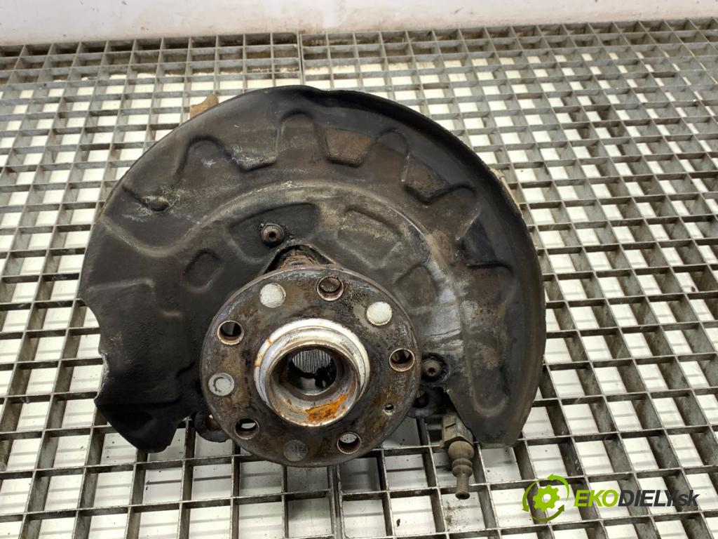 VW GOLF VII liftback 2013 110 kW 2.0 TDI 1968 náboj pravy predný 