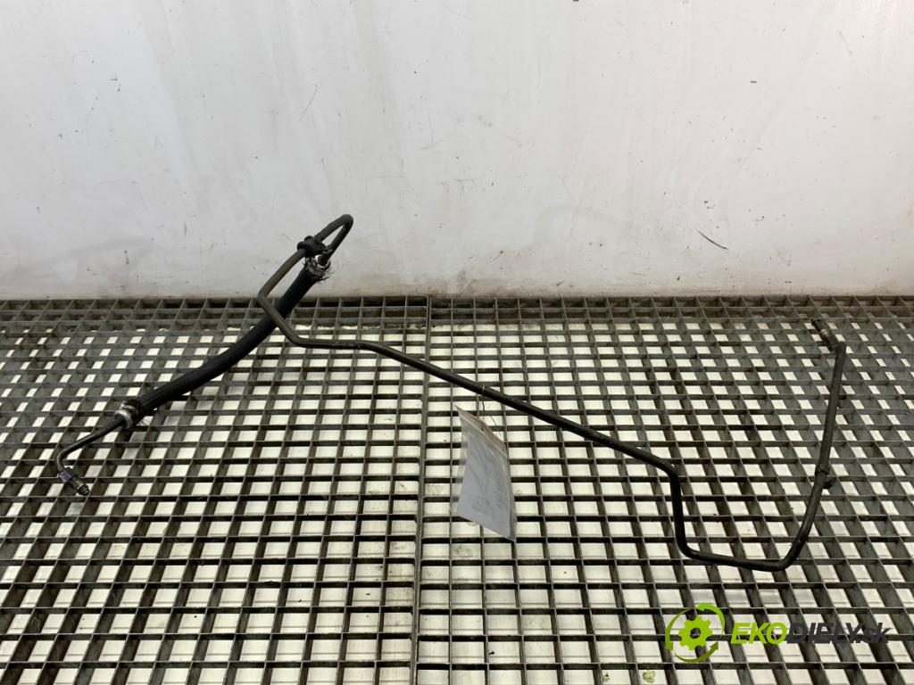 VOLVO XC90 I SUV 2003 154 kW 2.5 T AWD 2497 hadice servočerpadlo 30645192 (Trubka servo čerpadla)
