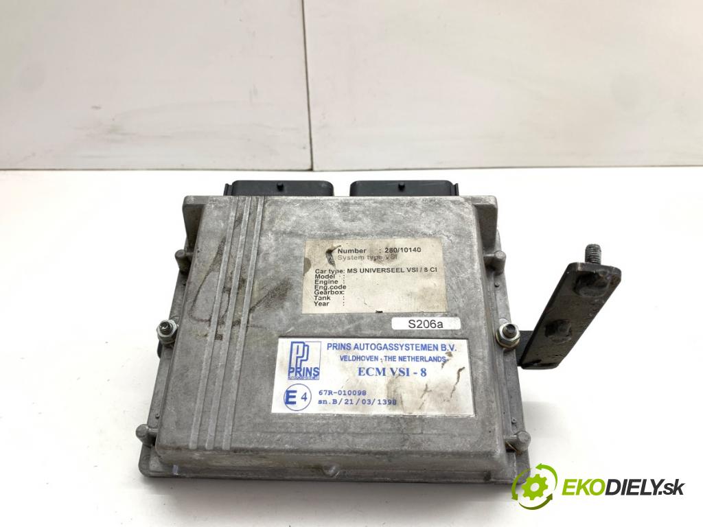 VOLVO XC90 I SUV 2003 154 kW 2.5 T AWD 2497 riadiaca jednotka LPG 67R-010098