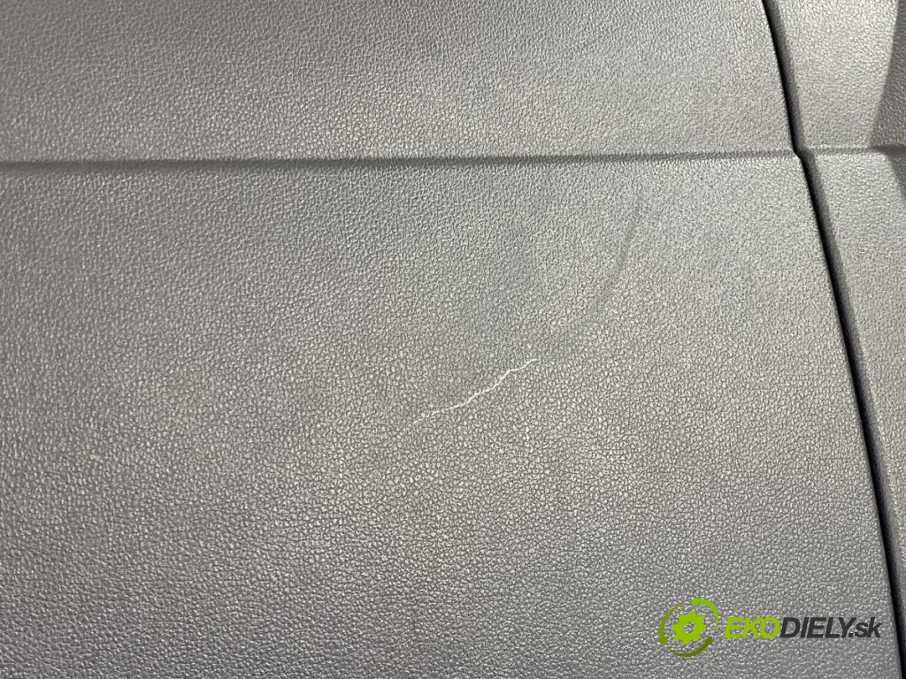 VW GOLF VII Kombi 2020 85 kW 1.6 TDI 1598 Priehradka, kastlík spolujazdca  (Priehradka (kastlík))
