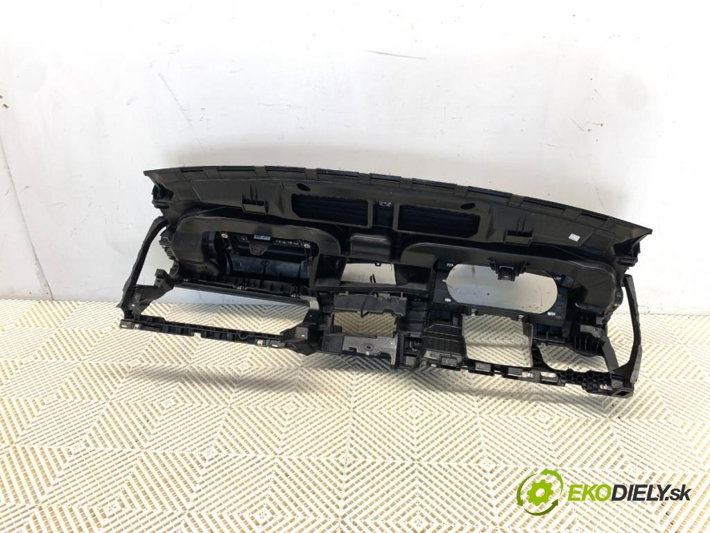 VW GOLF VII Kombi 2020 85 kW 1.6 TDI 1598 palubní doska  (Palubní deska)