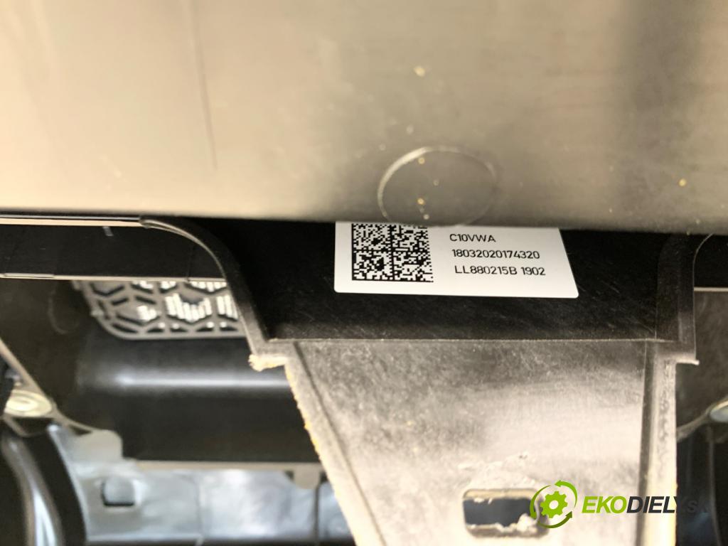 VW GOLF VII Kombi 2020 85 kW 1.6 TDI 1598 palubní doska  (Palubní deska)