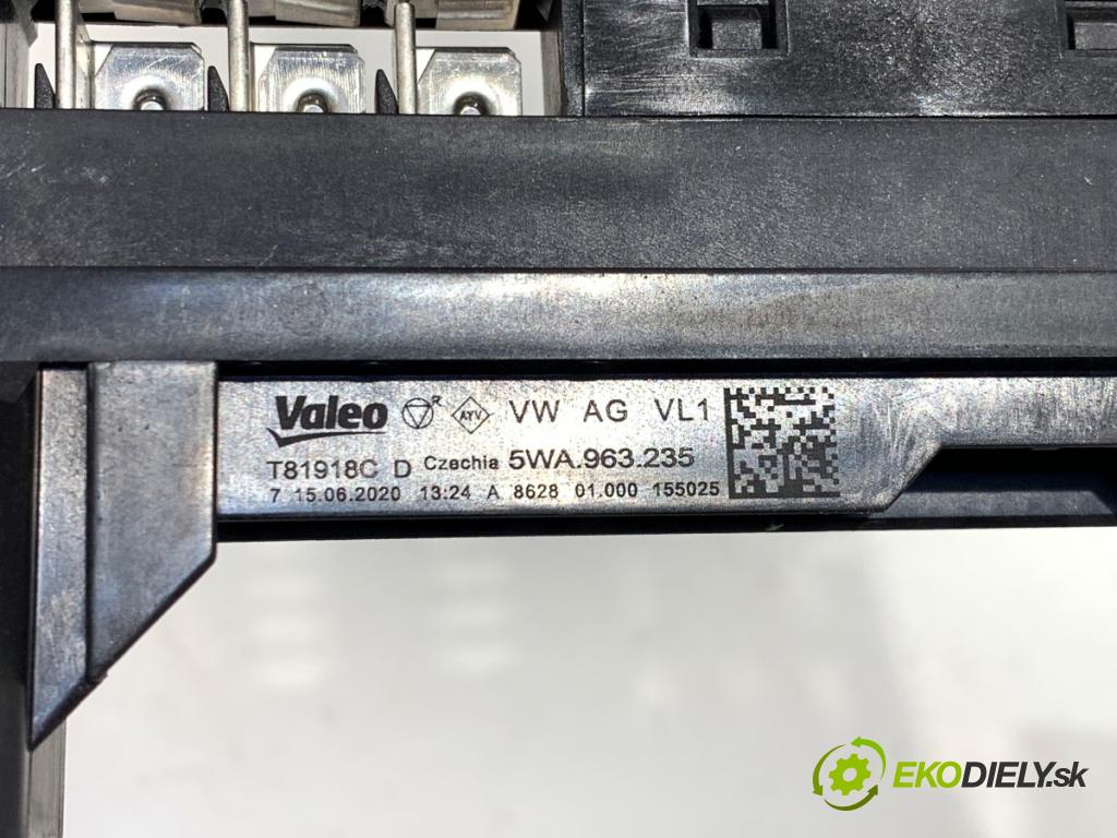 VW GOLF VII Kombi 2020 85 kW 1.6 TDI 1598 topné těleso radiátor topení elektrická 5WA963235 (Radiátor topení)