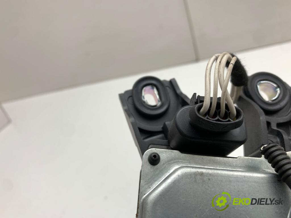 VW PASSAT B7 Kombi 2010 103 kW 2.0 TDI 1968 Motor stieračov zad 3C9955711A