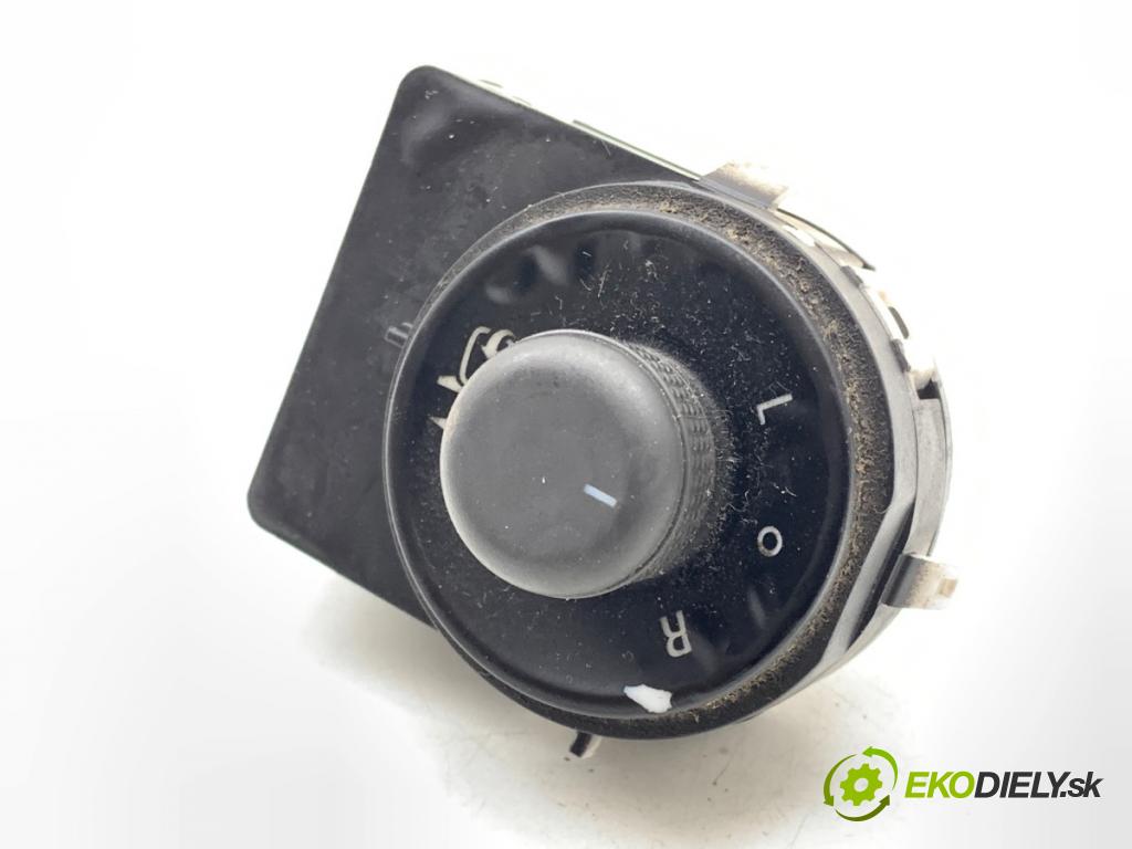 OPEL INSIGNIA A liftback 2010 96 kW 2.0 CDTI (68) 1956 přepínač nastavení zpětných zrcátek 13271833 (Páčky pod volantem)