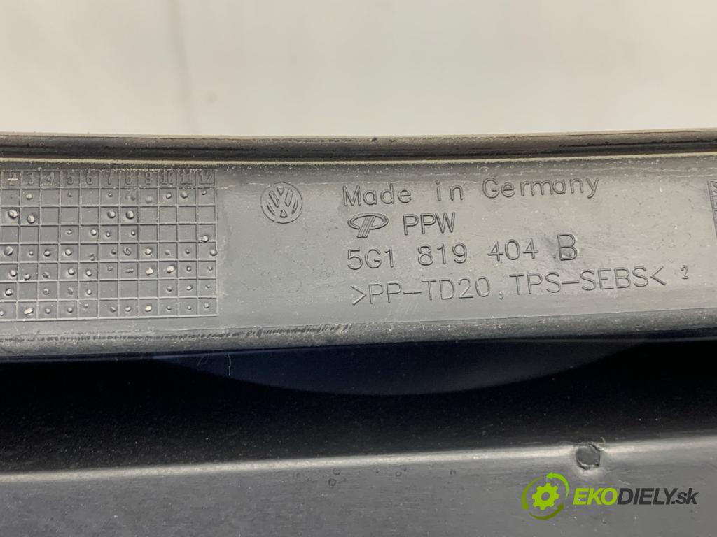 VW GOLF VII Kombi 2020 85 kW 1.6 TDI 1598 torpédo plast pod čelní okno 5G1819404B 5G1819403B (Plast pod čelním sklem)
