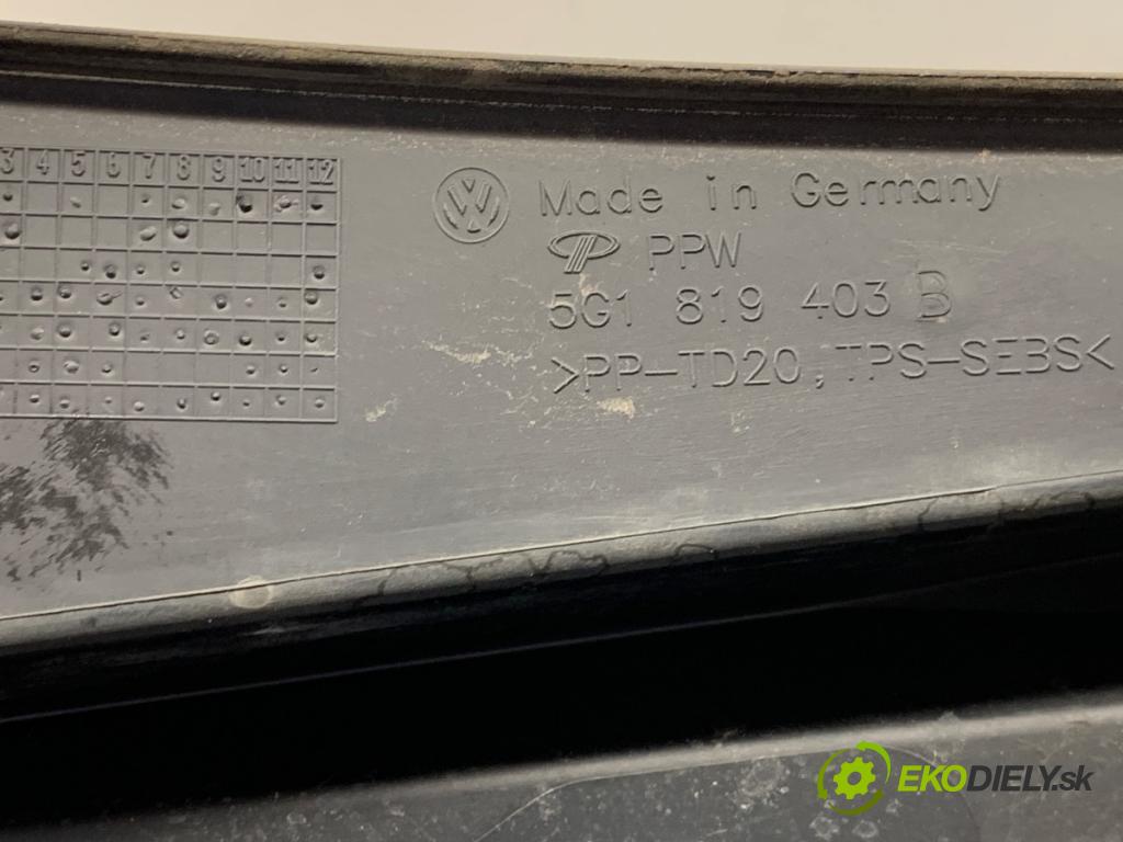 VW GOLF VII Kombi 2020 85 kW 1.6 TDI 1598 torpédo plast pod čelní okno 5G1819404B 5G1819403B (Plast pod čelním sklem)