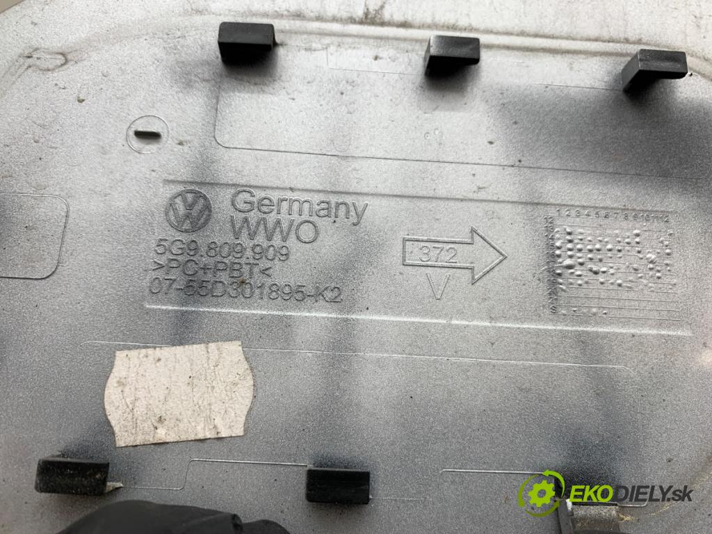 VW GOLF VII Kombi 2020 85 kW 1.6 TDI 1598 dvířka nádrže paliva 5G9809909 (Klika dveří ostatní)