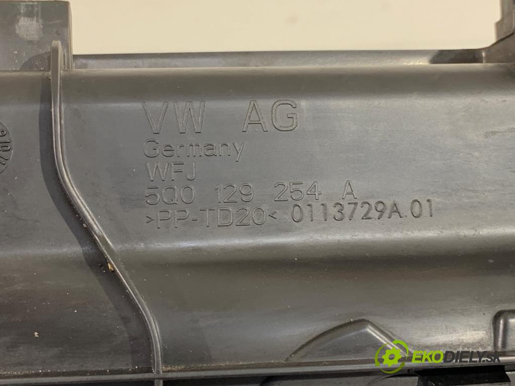 VW GOLF VII Kombi 2020 85 kW 1.6 TDI 1598 Volant vzduchu 5Q0129254A