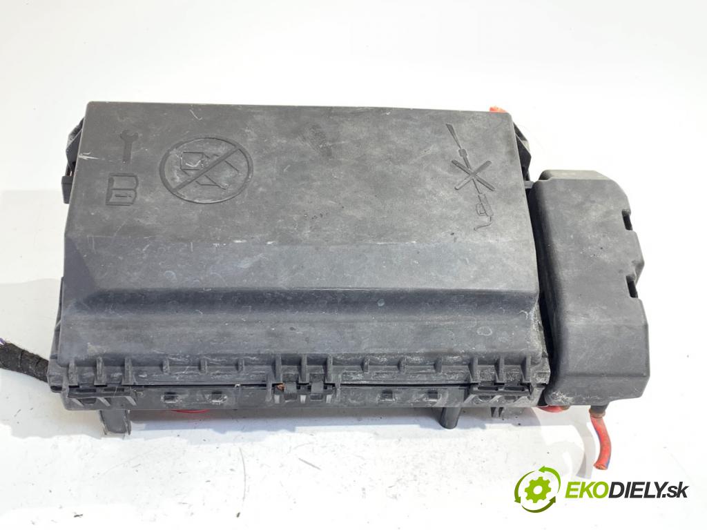 OPEL ZAFIRA C nadwozie wielkoprzestrzenne (MPV) 2019 96 kW 2.0 CDTi (75) 1956 Skrinka poistková 39102259 (Poistková skrinka)