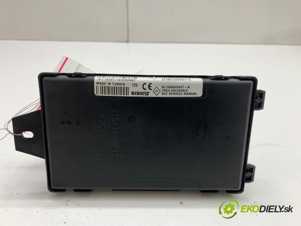 DACIA DUSTER SUV 2011 77 kW 1.6 16V 1598 modul komfortu 8201068829 (Komfortní modul)