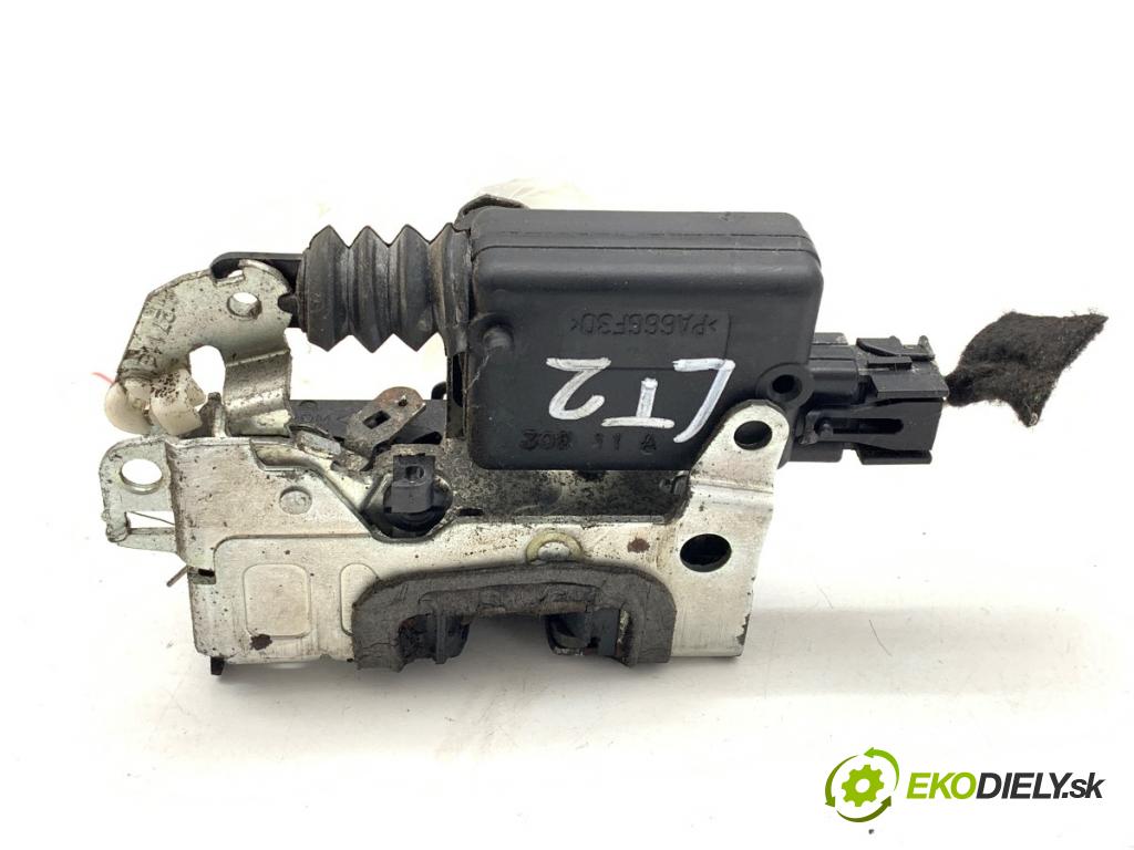DACIA DUSTER SUV 2011 77 kW 1.6 16V 1598 zámok Dvere ľavy zad