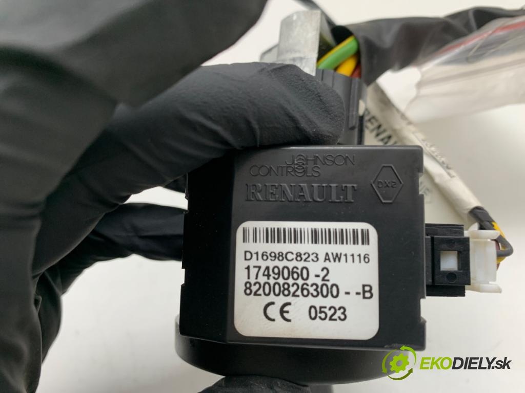 DACIA DUSTER SUV 2011 77 kW 1.6 16V 1598 spínačka 8200826300 (Spínací skříňka)