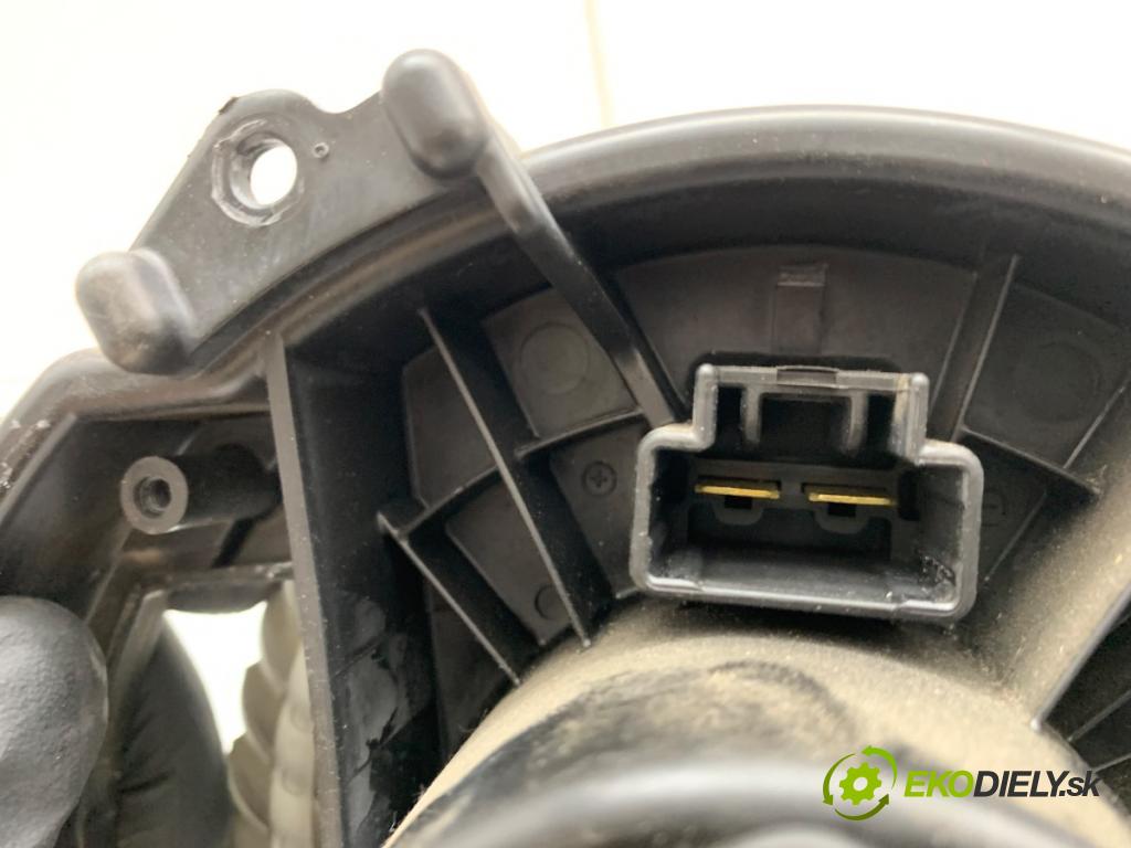 JEEP CHEROKEE KL SUV 2020 200 kW 2.0 T-GDi 4x4 1995 ventilátor kúrenia AY6271
