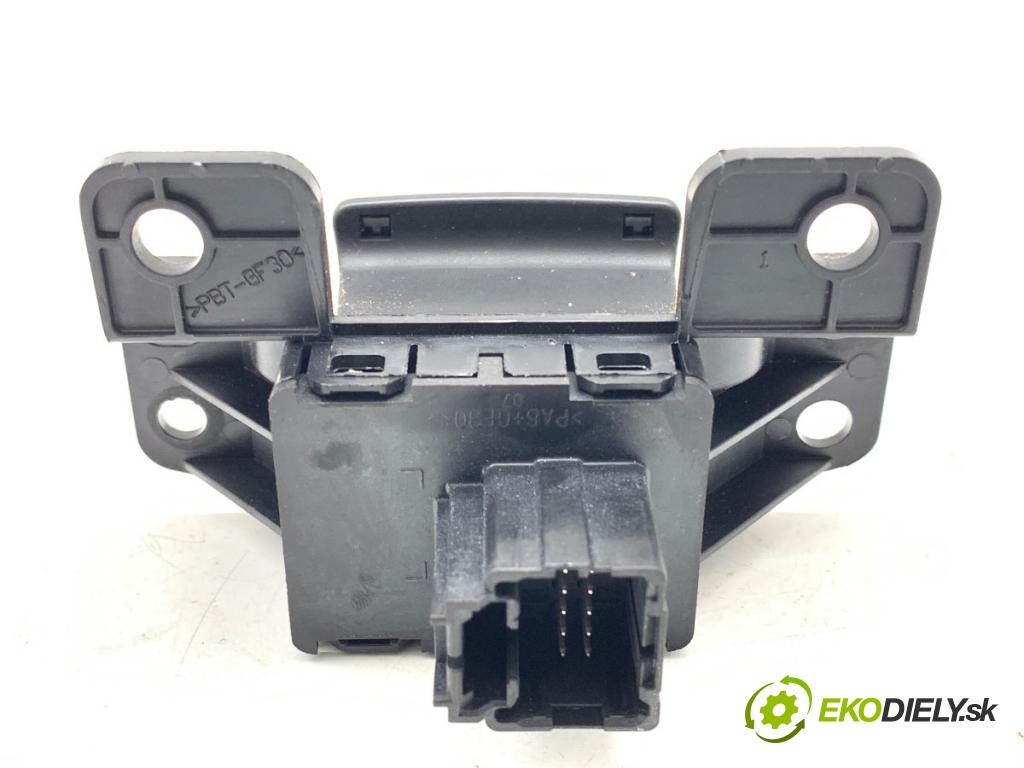 JEEP CHEROKEE KL SUV 2020 200 kW 2.0 T-GDi 4x4 1995 kulisa brzdy ruční brzdy P68373898AA