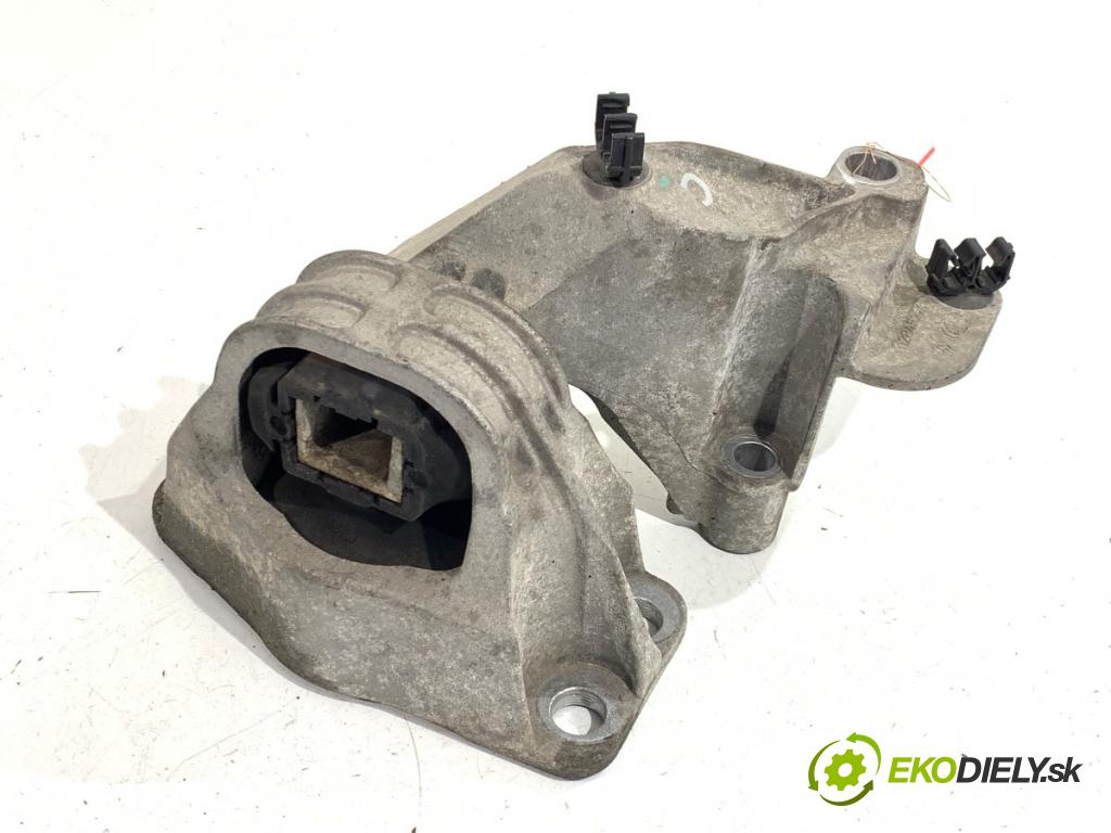 DACIA DUSTER SUV 2011 77 kW 1.6 16V 1598 AirBag Motor pravy 112845226R