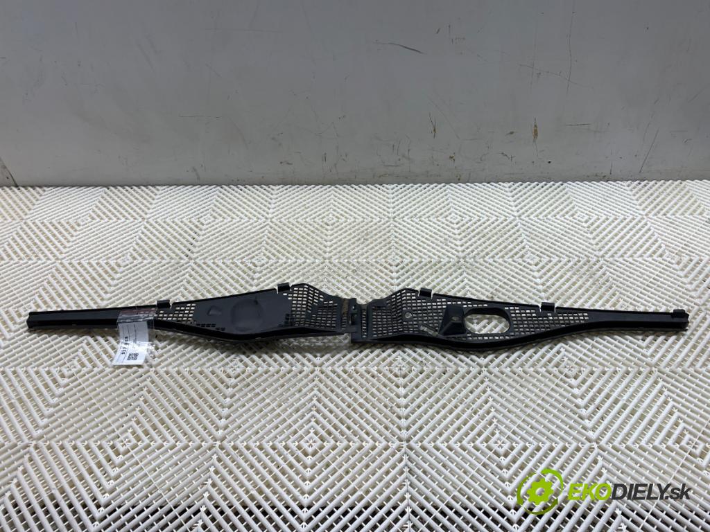 DACIA DUSTER SUV 2011 77 kW 1.6 16V 1598 Torpédo, plast pod čelné okno 8200825457 (Torpédo (plast pod čelným sklom))