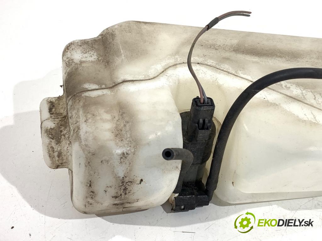 DACIA DUSTER SUV 2011 77 kW 1.6 16V 1598 Nádržka ostrekovačov 8200210002