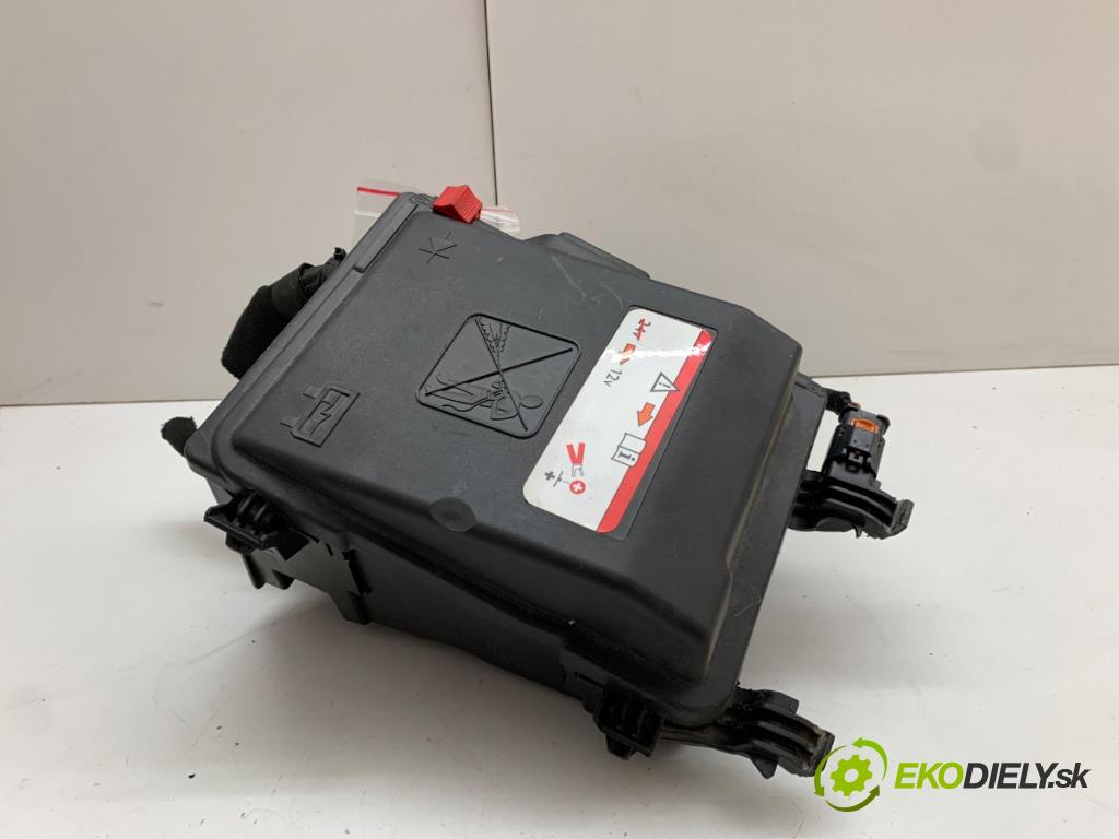 CITROEN C4 PICASSO II nadwozie wielkoprzestrzenne (MPV) 2015 121 kW 1.6 THP 165 1598 Skrinka poistková 9810296180 (Poistková skrinka)