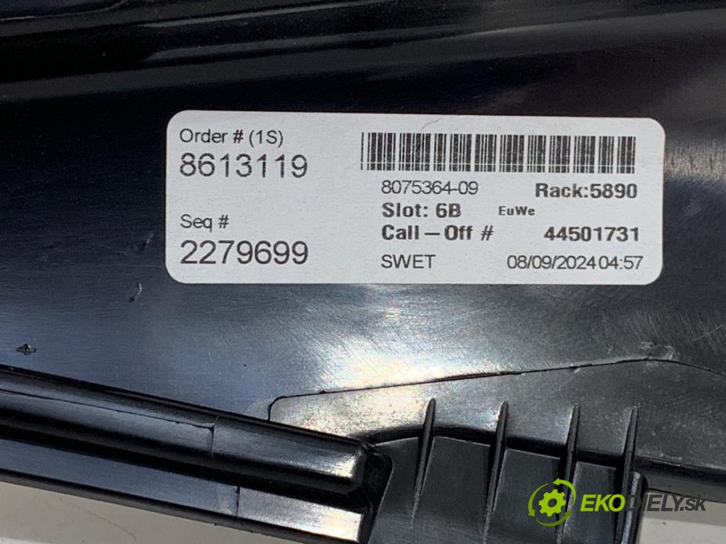 BMW G02 SUV 2024 265 kW M40 i xDrive 2998 clona sloupku pravý zadní část 8075364