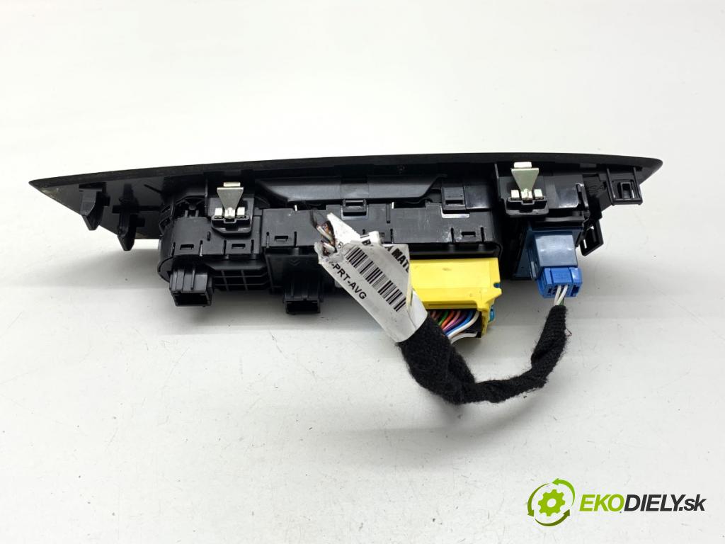 PEUGEOT 408 II liftback 2024 96 kW PureTech 130 (FPHNST) 1199 Prepínač okien 98349233ZD (Prepínacie páčky pod volantom)