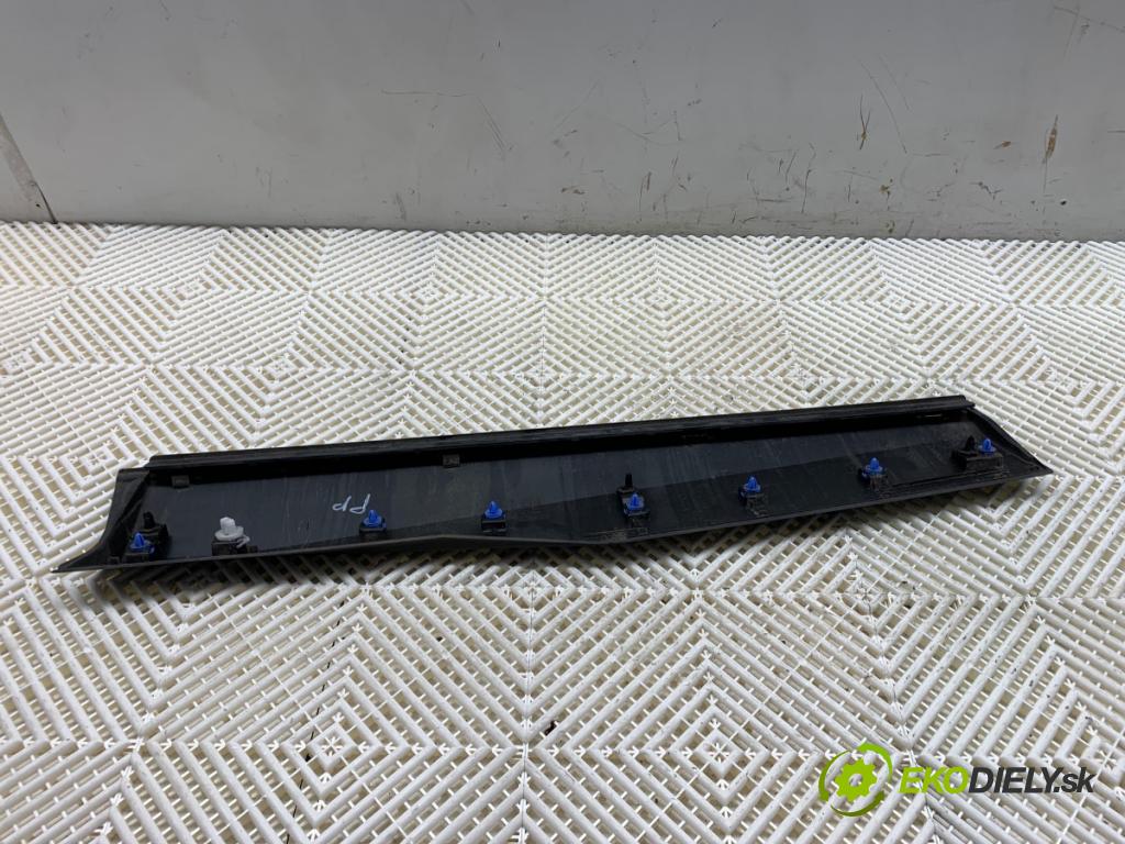 PEUGEOT 408 II liftback 2024 96 kW PureTech 130 (FPHNST) 1199 Lišta Dvere pravy predný 9840728380