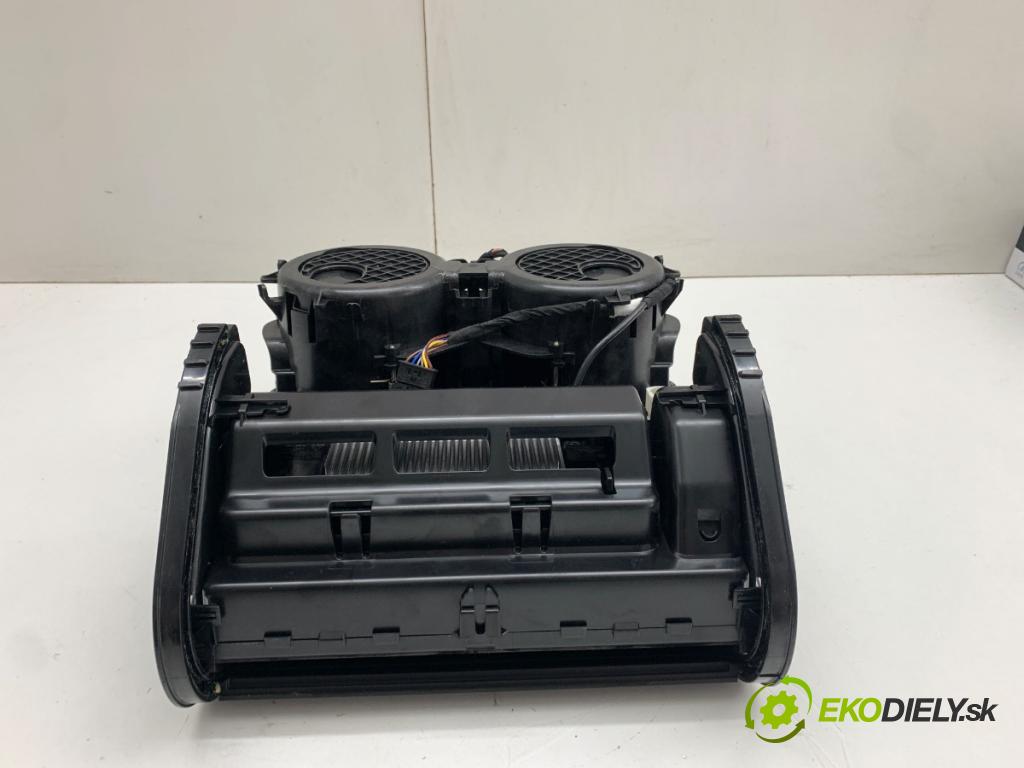 BMW G02 SUV 2024 265 kW M40 i xDrive 2998 držák na nápoje NABÍJEČKA: INDUKCE: 5A192C3