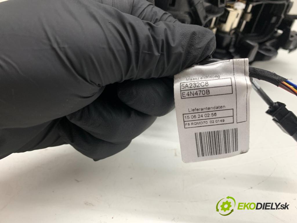 BMW G02 SUV 2024 265 kW M40 i xDrive 2998 držák na nápoje NABÍJEČKA: INDUKCE: 5A192C3