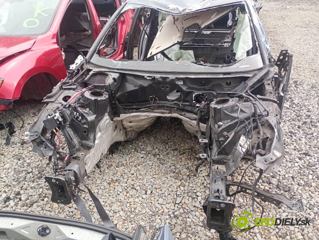 AUDI A4 B9 Kombi 2017 140 kW 2.0 TDI quattro 1968 KAROSERIA ČTVRŤÁK blatník práh střecha PODŁUŻNICA