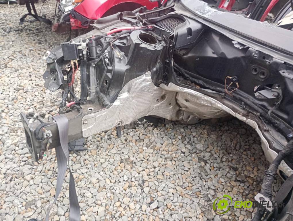 AUDI A4 B9 Kombi 2017 140 kW 2.0 TDI quattro 1968 KAROSERIA ČTVRŤÁK blatník práh střecha PODŁUŻNICA