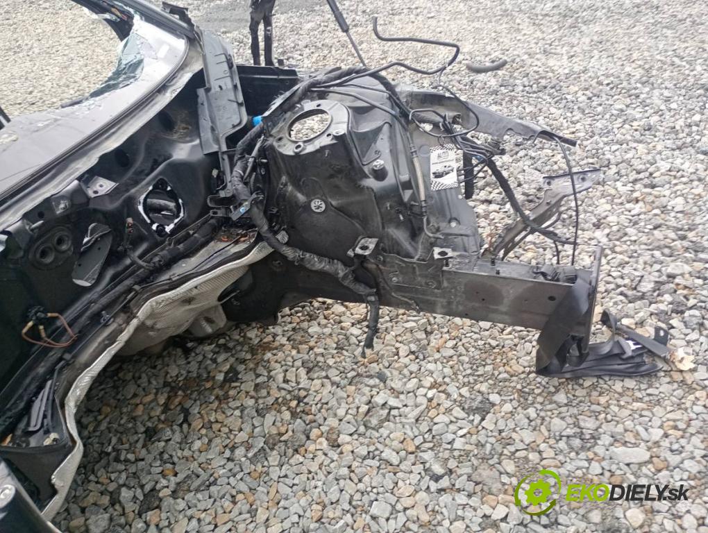 AUDI A4 B9 Kombi 2017 140 kW 2.0 TDI quattro 1968 KAROSERIA ČTVRŤÁK blatník práh střecha PODŁUŻNICA