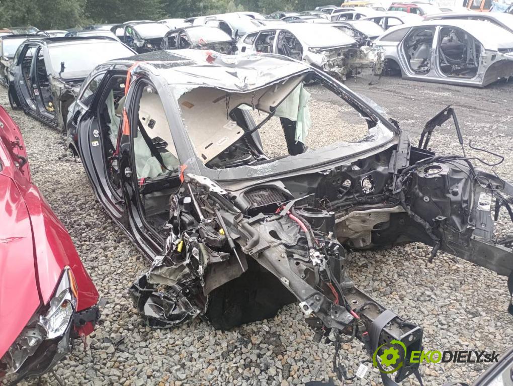 AUDI A4 B9 Kombi 2017 140 kW 2.0 TDI quattro 1968 KAROSERIA ČTVRŤÁK blatník práh střecha PODŁUŻNICA