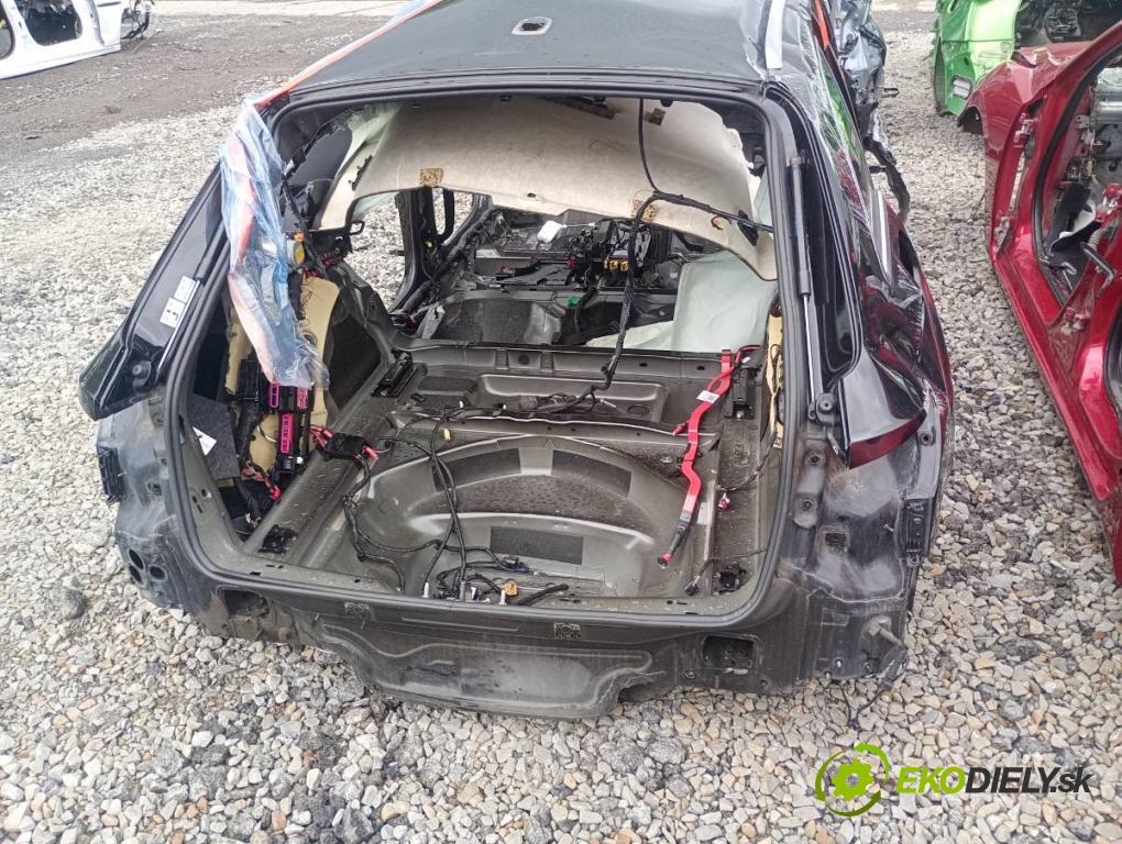AUDI A4 B9 Kombi 2017 140 kW 2.0 TDI quattro 1968 KAROSERIA ČTVRŤÁK blatník práh střecha PODŁUŻNICA