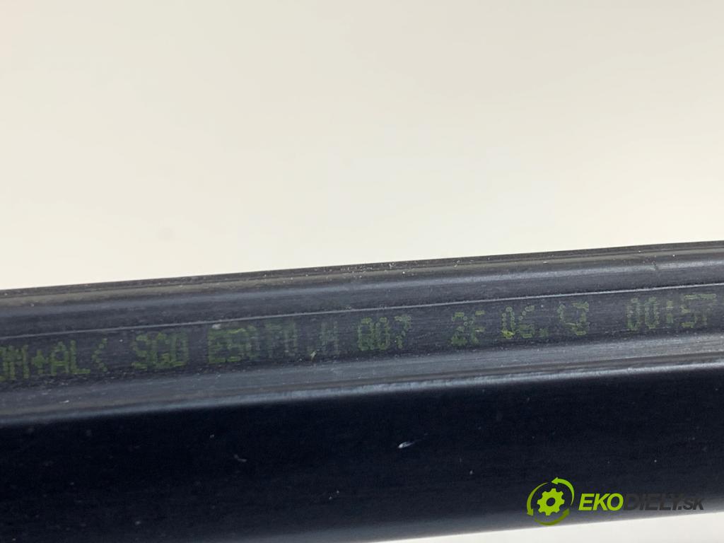 MERCEDES-BENZ C218 coupe 2014 300 kW CLS 500 (218.373) 4663 Lišta Sbírání: zad ľavy chróm