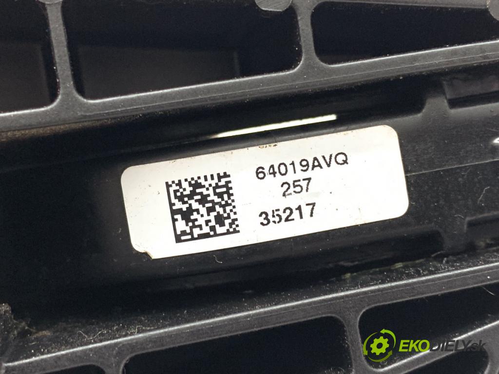 FORD MONDEO MK5 sedan 2018 138 kW 2.0 Hybrid 1999 Kľučka vonkajšia pravy predný