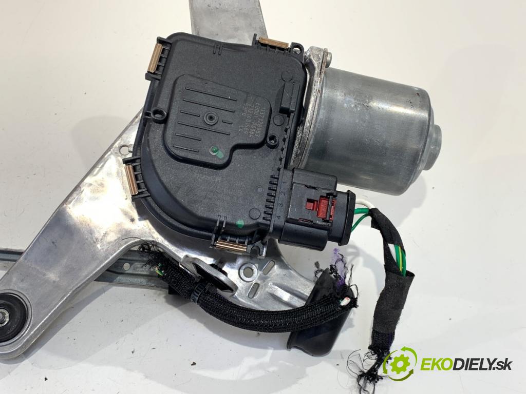 PEUGEOT 408 II liftback 2024 96 kW PureTech 130 (FPHNST) 1199 Mechanizmus stieračov predný 9844275780 (Motorček stieračov predný)