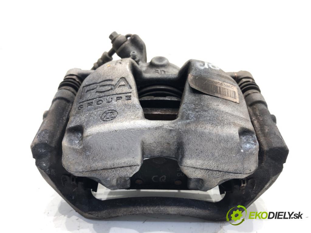 PEUGEOT 408 II liftback 2024 96 kW PureTech 130 (FPHNST) 1199 brzdič třmen pravý přední část 