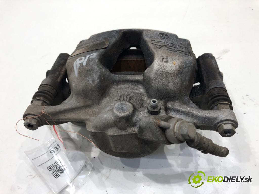 PEUGEOT 408 II liftback 2024 96 kW PureTech 130 (FPHNST) 1199 brzdič třmen pravý přední část