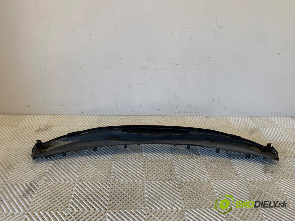 CITROEN BERLINGO II Nadwozie pełne/minivan 2014 68 kW 1.6 HDi 90 1560 torpédo plast pod čelní okno 9680568877 (Plast pod čelním sklem)