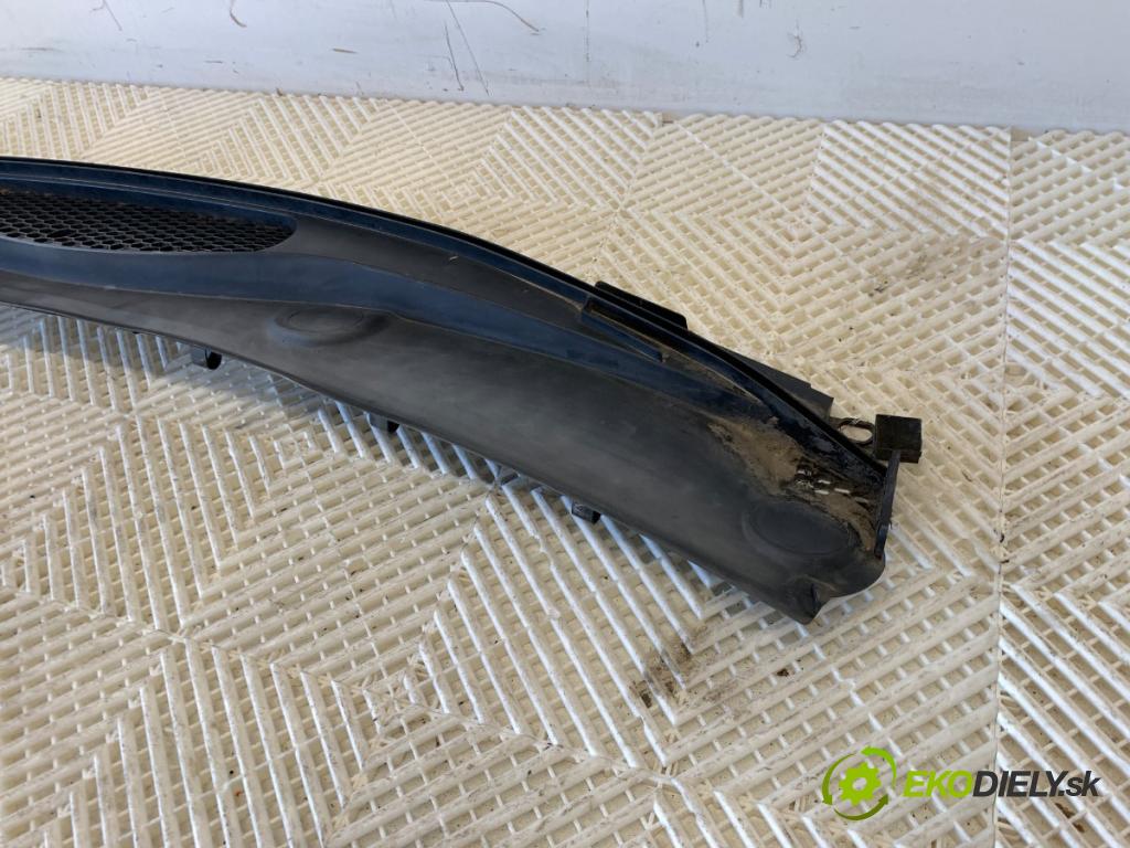 CITROEN BERLINGO II Nadwozie pełne/minivan 2014 68 kW 1.6 HDi 90 1560 torpédo plast pod čelní okno 9680568877 (Plast pod čelním sklem)