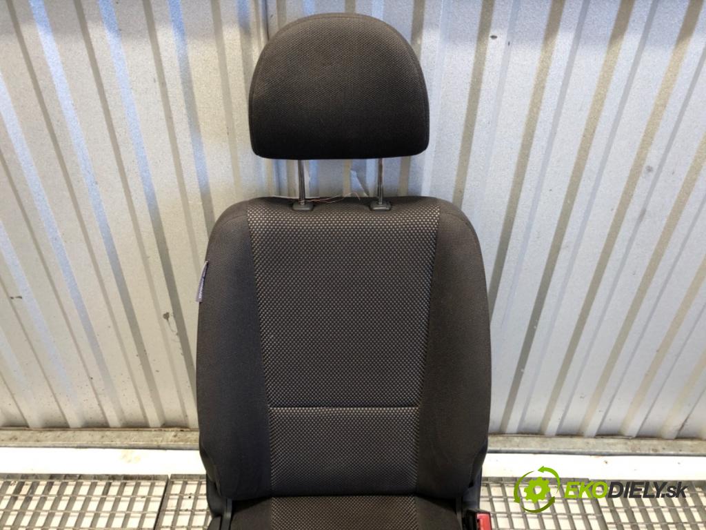 KIA SPORTAGE II SUV 2007 104 kW 2.0 i 16V 1975 sedadlo pravý přední část