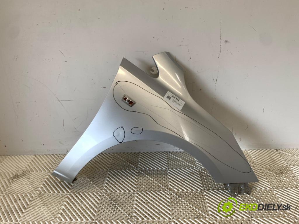 OPEL CORSA E liftback 2015 55 kW 1.4 (08) 1398 blatník pravý přední část
