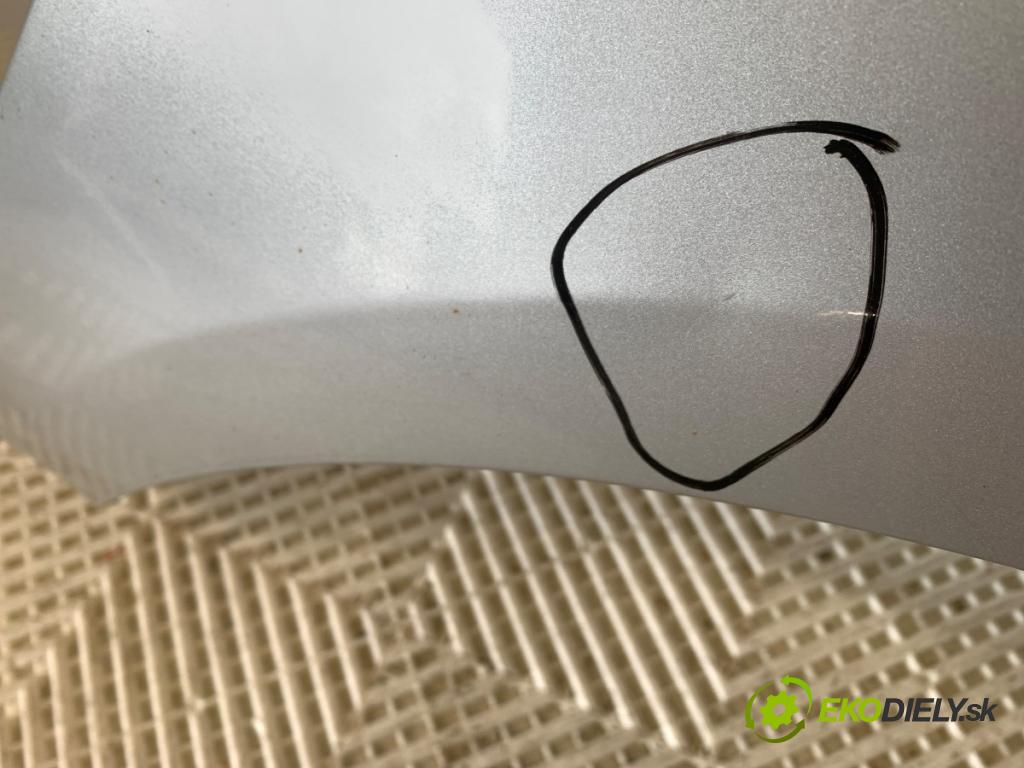 OPEL CORSA E liftback 2015 55 kW 1.4 (08) 1398 blatník pravý přední část