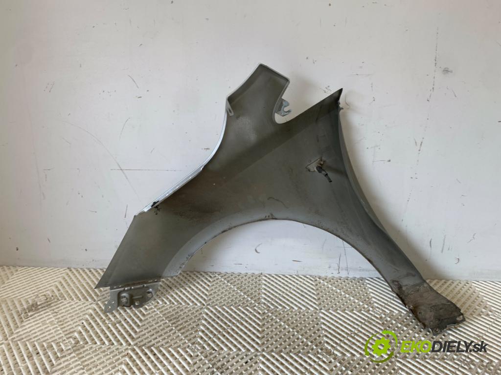 OPEL CORSA E liftback 2015 55 kW 1.4 (08) 1398 blatník pravý přední část