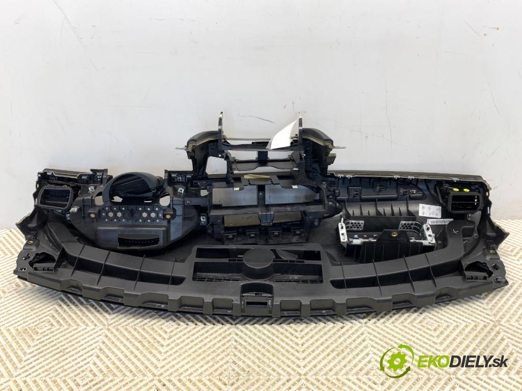 AUDI A6 C7 sedan 2011 180 kW 3.0 TDI quattro 2967 palubní doska 4G1857069 (Palubní deska)