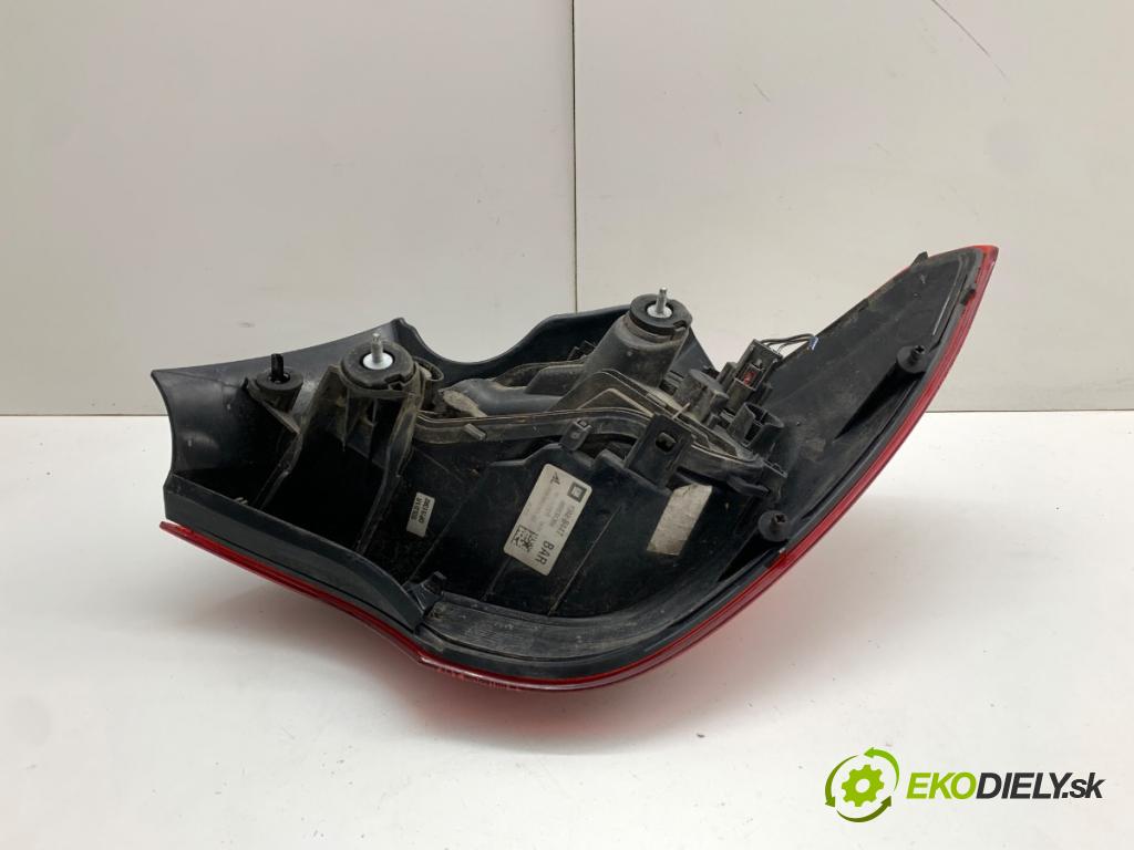 OPEL CORSA E liftback 2015 55 kW 1.4 (08) 1398 Svetlo ľavy zad 13428447